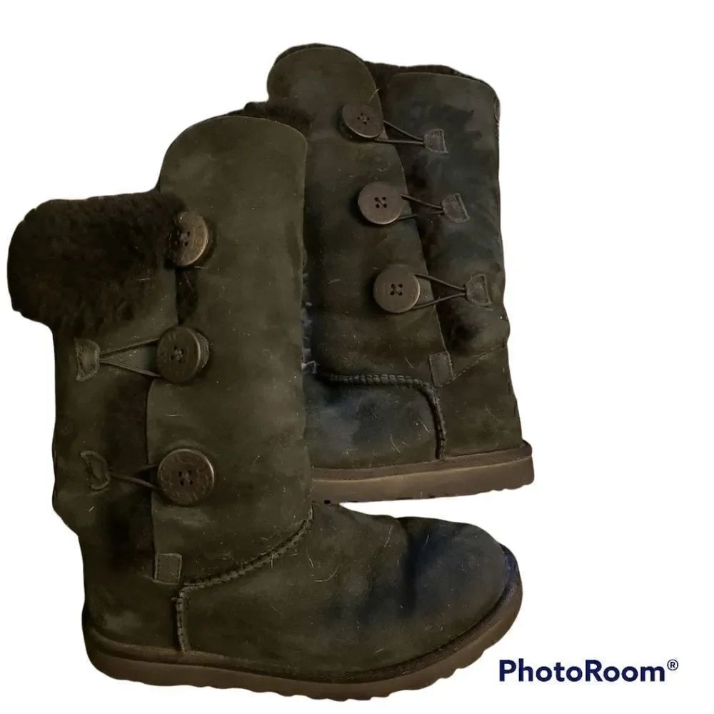 Black uggs Bailey button size 6.5